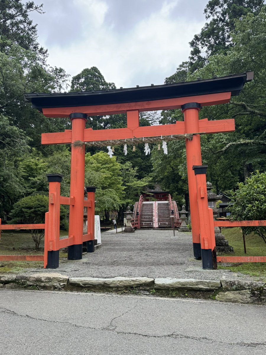 Azu71534362's tweet photo. 丹生都比売神社
綺麗な清流が流れていて、心が洗われるようなきもちになる

#丹生都比売神社
#和歌山県伊都郡
#神社
#聖域 https://t.co/Bq0jJqL1iI