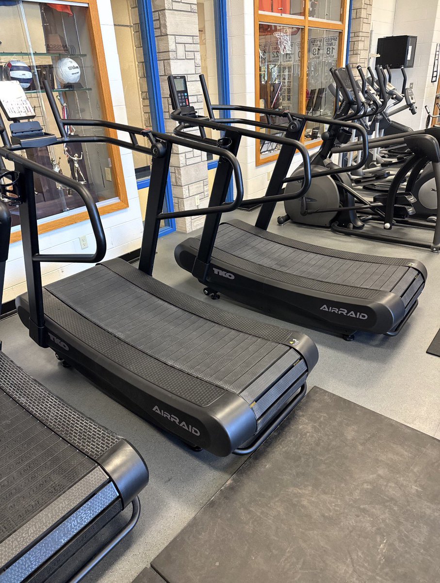 EastlandStrong's tweet photo. UPGRADE ALERT!!! We have added 2 Air Raid TKO manual treadmills This will give us the opportunity to train speed during on days when we can’t go outside or sprint in the hallway! A big thanks to Mike Wagner from Johnson Commercial Fitness for hooking us up!
💥💥💥🤘🤘🤘🔥🔥🔥 https://t.co/LeP65Qzo4g
