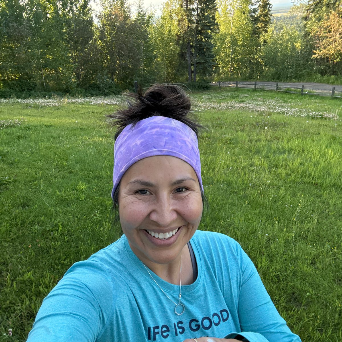 907sharon's tweet photo. Day 7 Thursday 50 Fairbanks clear sunny 😎 week 25 of 2026.  Meetings with Yukon koyukuk leadership and back home with my sweetie. Prayers going out to our communities 🙏🏽. Love jogs with puppies the bill. #coachbennett #nikerunclub https://t.co/s3j9fwRofU
