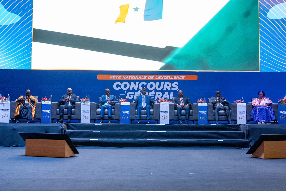 PR_Senegal's tweet photo. Le Président de la République a présidé la cérémonie du Concours général 2026, célébrant l'excellence, le mérite et l'engagement de la jeunesse sénégalaise.
« La première infrastructure stratégique d'une Nation est son École. »
Félicitations aux lauréates et lauréats. https://t.co/V7QH4Z2PxN