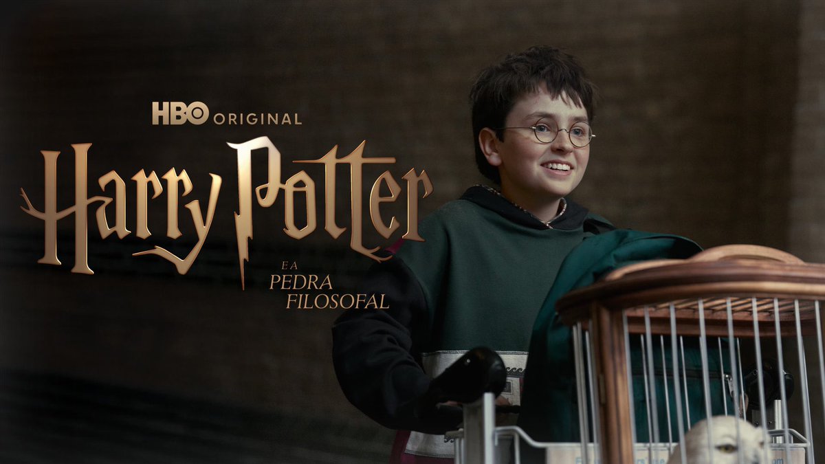 thiegonovais's tweet photo. O próximo ciclo de marketing da série HARRY POTTER começa dia 1 de setembro em um evento em Londres feito pela própria HBO Max com a presença dos fãs.

Um novo trailer oficial deve ser lançado nesse dia e também possivelmente anúncios do elenco da segunda temporada. Após, o trio vai começar a aparecer em capas de revistas (Empire, EW e outras) com novas declarações da showrunner, diretor e do próprio elenco. 

O primeiro pôster da série também deve ser lançado em setembro. Em setembro, as gravações de Câmara Secreta começam e eles devem ficar pelo menos três meses gravando até a pausa de divulgação da primeira em dezembro. 

Isso pode incluir CCXP (muitas chances) e aparição em programas e vários canais de Youtube, além da premiere mundial em Londres. Sei que agora estamos na calmaria, mas vem muita coisa boa aí! Tudo isso é especulação minha, mas aqui tem bagagem! 😅