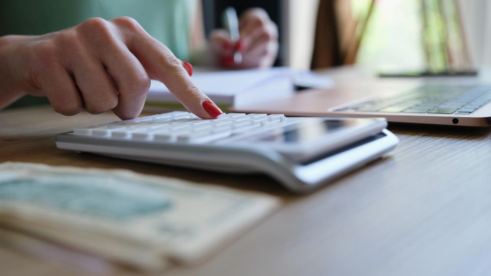 edufinet's tweet photo. ¿Te has parado a pensar alguna vez cómo se calcula la cuota de un préstamo? Aquí te lo contamos: https://t.co/biNbEqZbaL  #EducaciónFinanciera #FinancialLiteracy https://t.co/yoV8nq0zj0