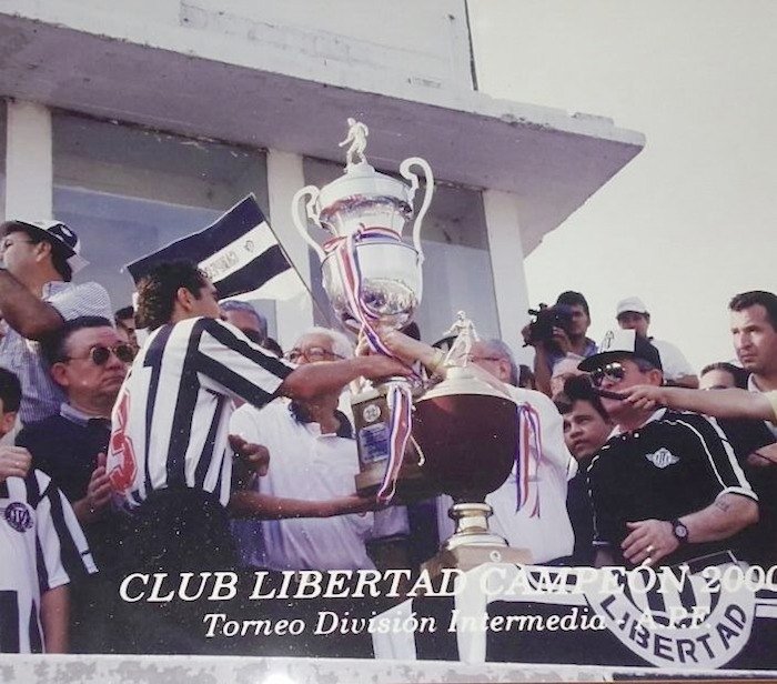 Gumarello1905's tweet photo. Porque nosotros si sabemos lo que es tocar fondo y bancarse en las malas.
Porque nosotros si sabemos lo que es que el Club de tu vida pierda la categoria.
Porque nosotros si sabemos lo que es levantarse y volver con más fuerzas.

Parte de nuestra historia, momentos malos, momentos buenos, momentos que siempre van a estar en la memoria del hincha Gumarelo.

FELIZ ANIVERSARIO GUMARELO DE MI VIDA! 

#121AñosDelMasGanadorDelSiglo