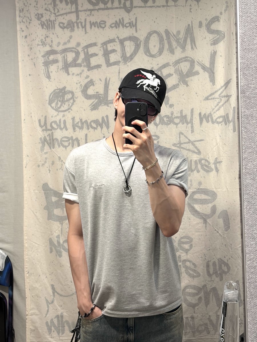 odebbl's tweet photo. 💌 260730 4:23 PM

🦊 actually, they're all good
🦊 but I only hit 'like' on the ones that are really really my style
📸
📸
🦊 this is me https://t.co/qqMljqYN2n