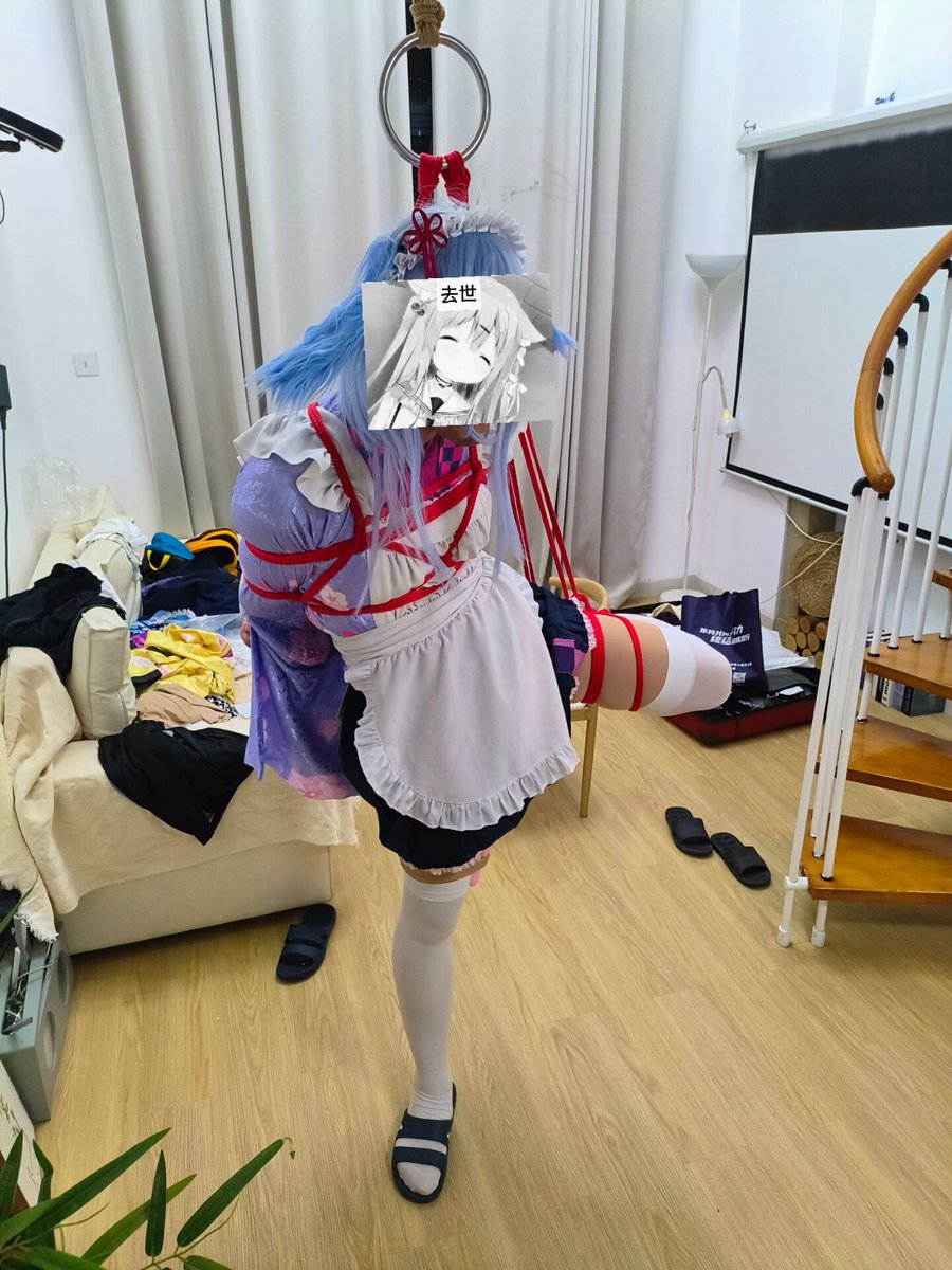 qi_zi_da_da's tweet photo. （2/5）“辉夜酱~，今天美月貌似还没有过来开店了呢，不如在门口等姐姐过来嘛？”
“可以是可以，但是为��么是这样在门口啊，万一被其他客人看到什么的......”
“原来是这样嘛，那给辉夜带上眼罩就看不见了~”
“不是这个意思啦呜呜呜” 
🪢：@bingkuai_1204
#あまいろショコラータ https://t.co/bky8v67CKo