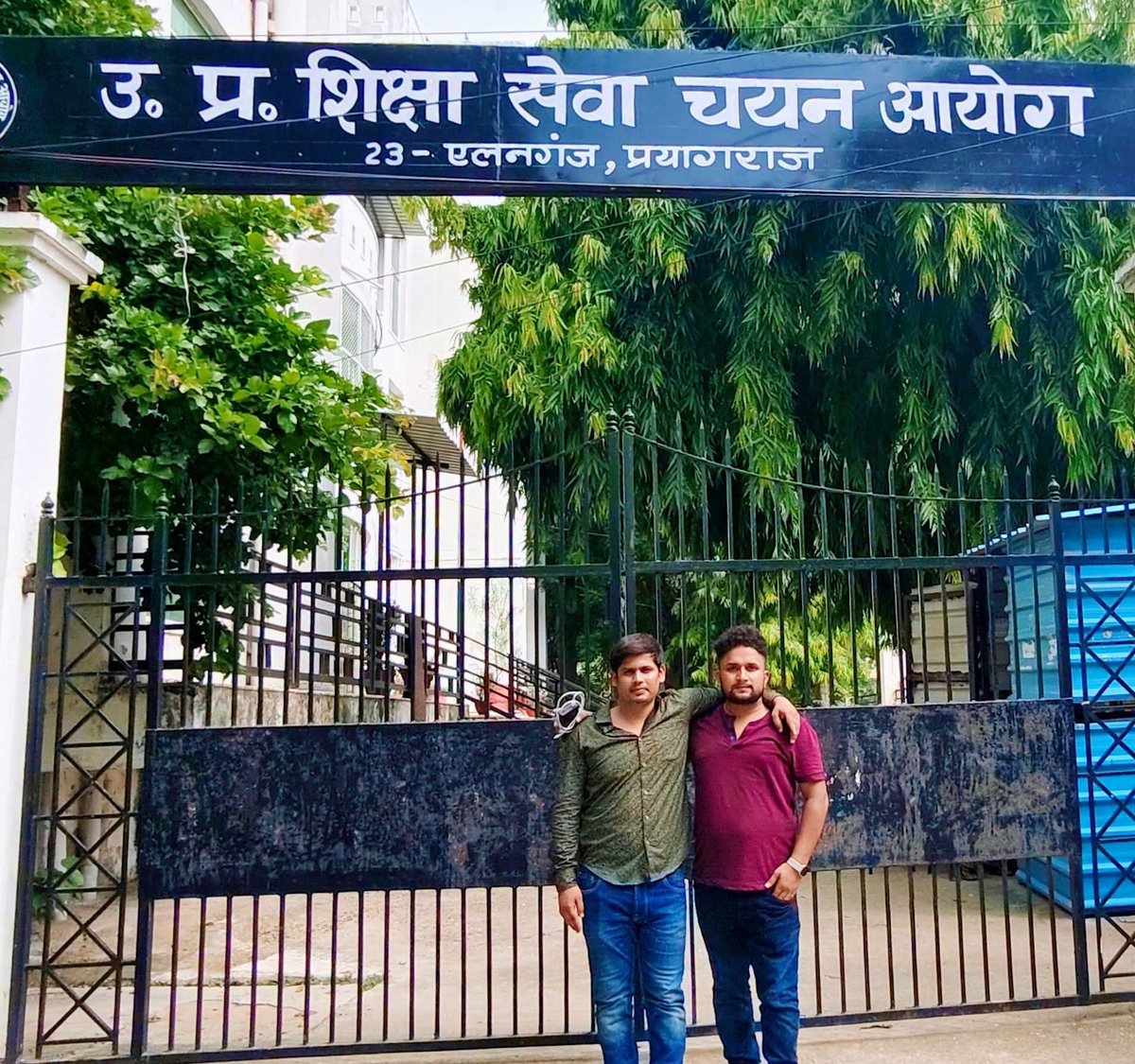 VishuYadav01's tweet photo. आयोग के बेलगाम कर्मचारी, 
कृपया ज्यादा मनमानी न करें

अन्यथा केवल ये दोनों चेहरे
एक साथ आकर आह्वाहन कर दिये

तो पूरा प्रयागराज भर जाएगा।
इसलिए कोई भी छात्र या छात्रनेता अपनी समस्या लेकर जा रहा
तो आयोग गंभीरता से उस समस्या को सुने

अन्यथा की स्थिति में विशाल धरने के लिए तैयार रहे। https://t.co/aBFJyFpM9z