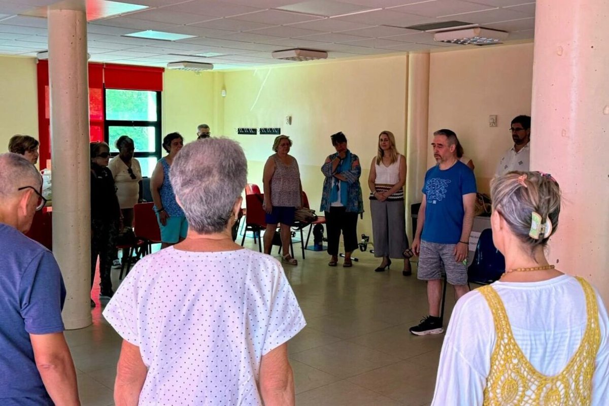 JMDCiudadLineal's tweet photo. 👵200 personas mayores participan este verano en los talleres organizados por #CiudadLineal

🧘‍♀️ Bienestar, uso seguro del móvil, gimnasia y cine de verano forman parte de la programación

La concejala @MalvarezNadia ha visitado una de estas actividades 

👉https://t.co/PRcwzYebhz https://t.co/oxxh6PlqcW
