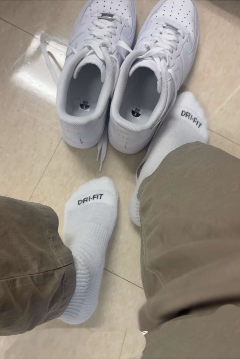 shortking_socks's tweet photo. Bored at work https://t.co/NLXHIn8CpT
