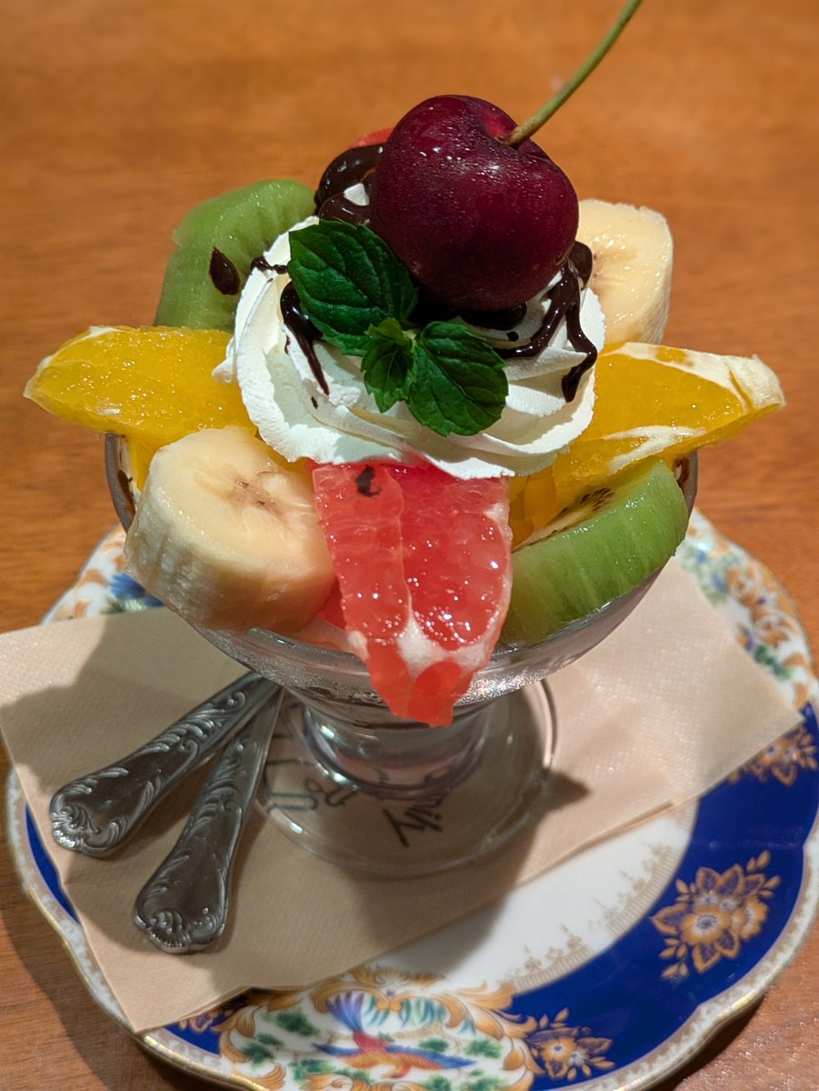hello_okinawa__'s tweet photo. 今日もパフェ！ https://t.co/sIzF3Xg7NL