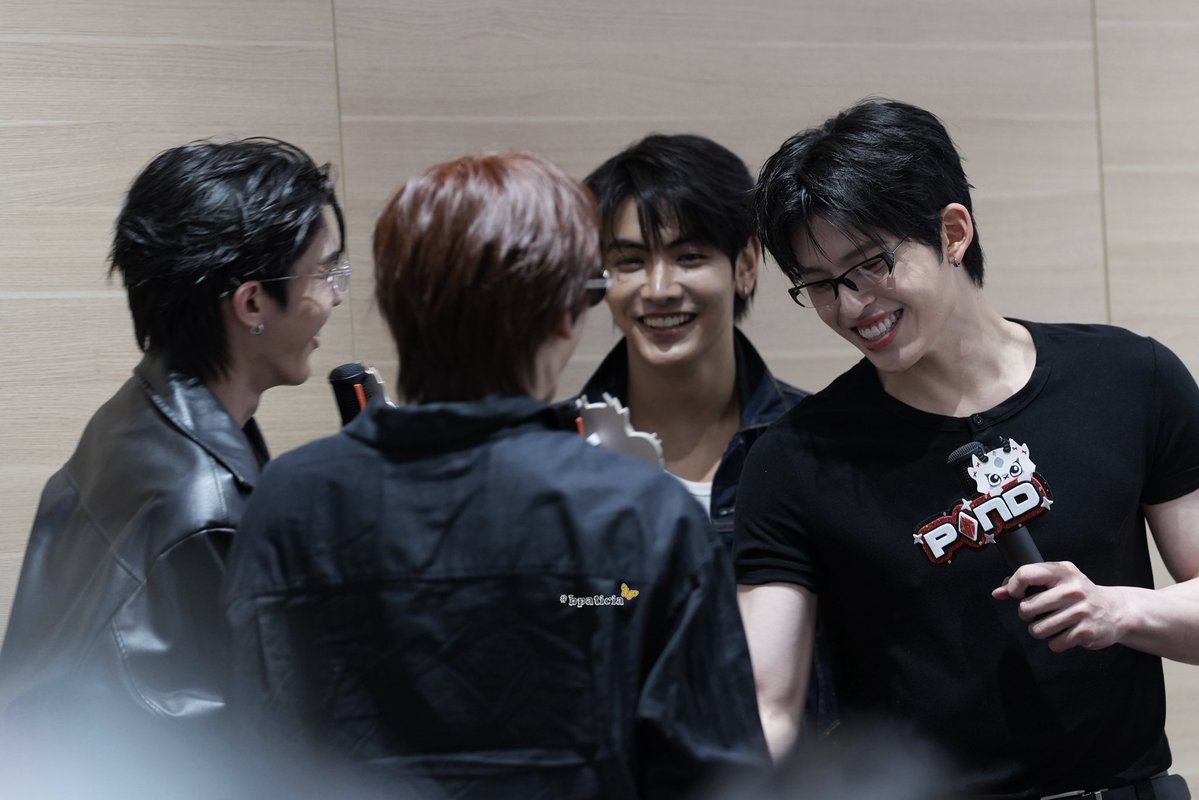 bpaticia's tweet photo. หนุ่มๆมาละค้าบ 🫶🏻✨

JASPER FLAREY FANSIGN
#งานมหกรรมนิยายนานาชาติ2026xJASPER https://t.co/VRdUNcP9ER