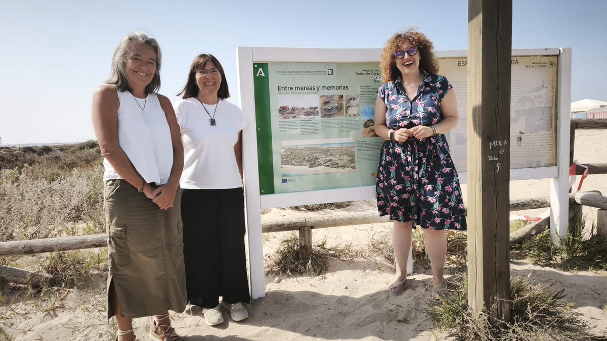 IAPHpatrimonio's tweet photo. El Centro de Arqueología Subacuática @IAPHpatrimonio @CulturaAND, en el marco del proyecto #Vestigium, coloca carteles informativos sobre el patrimonio intermareal de la Playa de #Camposoto y el #CastillodeSanctiPetri https://t.co/GWbLAKUUei