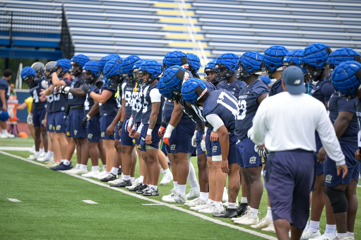 Merrimack_FB's tweet photo. Happy to strap the helmets back on.

#GoMack | #FAST | #STRAIN https://t.co/iBSgKUj0tx