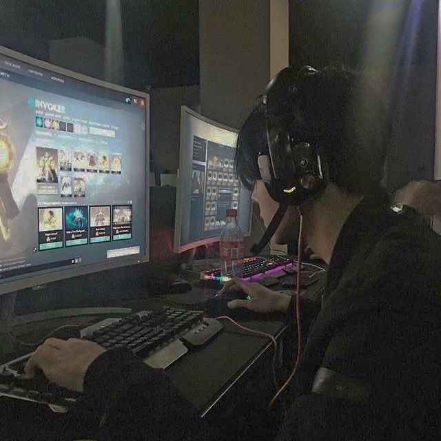 PhilosophyAges's tweet photo. I'm 25.

Game Addict.
A porn addiction.
2 years wasted.

here's how I'll change my life in 2026, &amp; make a name for myself: https://t.co/E2BYEu4Br5