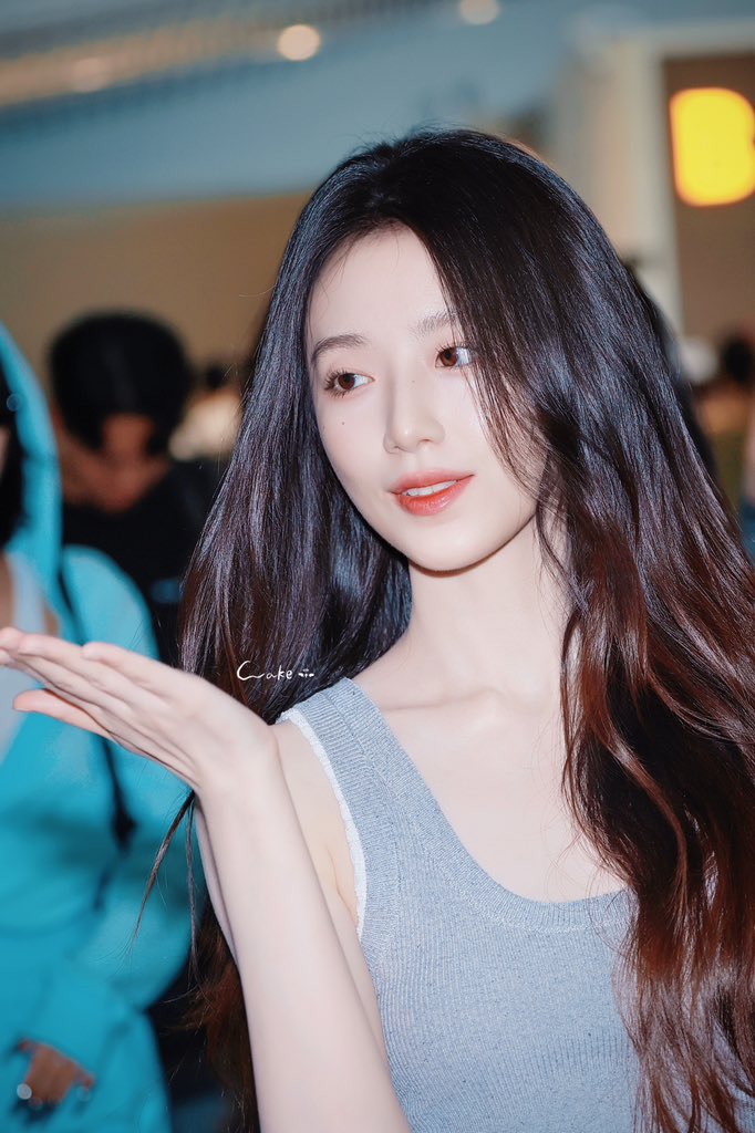 jmkf9's tweet photo. 闪耀✨✨

#슈화 #SHUHUA #舒華 #シュファ
 #아이들 #idle https://t.co/KtiXHxlgRr