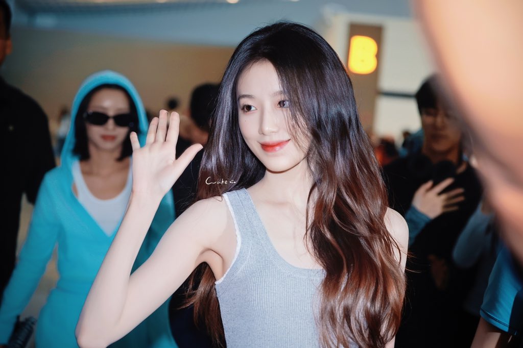 jmkf9's tweet photo. 闪耀✨✨

#슈화 #SHUHUA #舒華 #シュファ
 #아이들 #idle https://t.co/KtiXHxlgRr