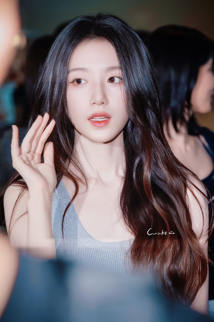 jmkf9's tweet photo. 闪耀✨✨

#슈화 #SHUHUA #舒華 #シュファ
 #아이들 #idle https://t.co/KtiXHxlgRr