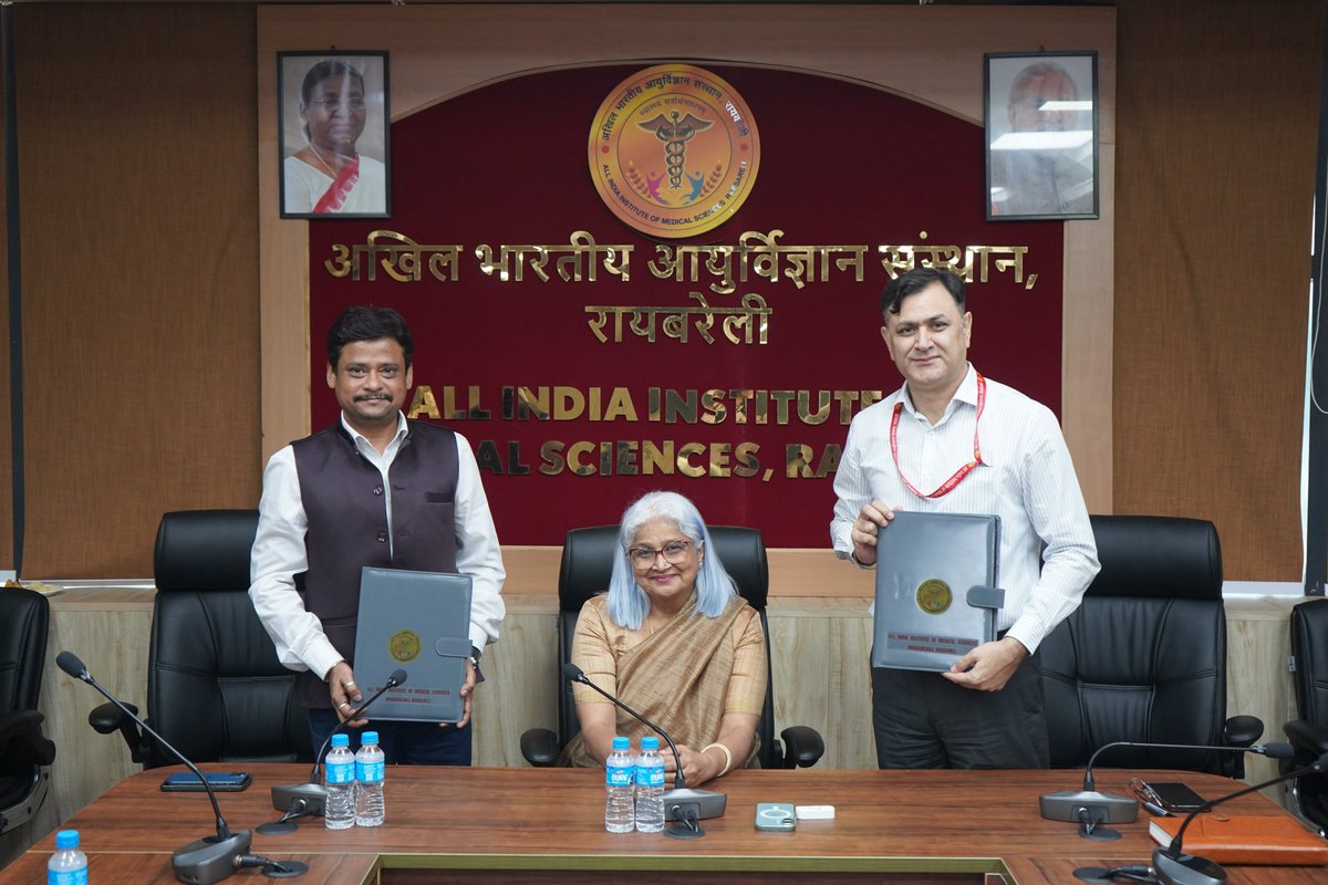 aiims_rbl's tweet photo. एम्स रायबरेली एवं सेवादान आरोग्य संस्था के मध्य एमओयू का आदान-प्रदान संपन्न
मरीजों एवं उनके तीमारदारों की सुविधा के लिए एक महत्वपूर्ण पहल के तहत एम्स रायबरेली एवं सेवादान आरोग्य संस्था के मध्य गुरुवार को समझौता ज्ञापन (एमओयू) का आदान-प्रदान संपन्न हुआ। यह कार्यक्रम एम्स रायबरेली की कार्यकारी निदेशक प्रोफेसर डाक्टर अमिता जैन की गरिमामयी उपस्थिति में आयोजित किया गया।
इस समझौते के अंतर्गत सेवादान आरोग्य संस्था द्वारा एम्स रायबरेली परिसर में मरीजों के तीमारदारों के लिए विश्राम गृह (नाइट शेल्टर) का निर्माण कराया जाएगा। यह सुविधा दूर-दराज़ से उपचार के लिए आने वाले मरीजों के परिजनों को सुरक्षित, स्वच्छ एवं सम्मानजनक आवास उपलब्ध कराएगी, जिससे उपचार अवधि के दौरान उन्हें बड़ी राहत मिलेगी।
कार्यक्रम में एम्स रायबरेली की ओर से कर्नल अखिलेश सिंह, उप-निदेशक (प्रशासन) एवं सेवादान आरोग्य संस्था की तरफ़ से अमित दास ने एमओयू पर हस्ताक्षर किए और एमओयू का एक दूसरे से स्थानातंरण किया। 
संस्थान की ओर से कार्यकारी निदेशक डॉ अमिता जैन, उप-निदेशक (प्रशासन) कर्नल अखिलेश सिंह, वित्तीय सलाहकार कर्नल यू. एन. राय, अधीक्षण अभियंता श्री हरीश यादव सहित अभियांत्रिकी विभाग से अन्य अधिकारी तथा सेवादान आरोग्य फाउंडेशन की ओर से श्री अमित दास एवं श्री डी डी पाण्डे उपस्थित थे।
MoU Exchanged Between AIIMS Raebareli and Sevadan Arogya Sanstha
In a significant initiative aimed at facilitating patients and their attendants, an exchange of a Memorandum of Understanding (MoU) took place on Thursday between AIIMS Raebareli and Sevadan Arogya Sanstha. The event was held in the distinguished presence of Professor (Dr.) Amita Jain, Executive Director of AIIMS Raebareli.
Under this agreement, Sevadan Arogya Sanstha will construct a rest house (night shelter) for patients' attendants within the AIIMS Raebareli campus. This facility will provide safe, clean, and dignified accommodation to the families of patients arriving from distant areas for treatment, offering them considerable relief during the treatment period.
During the event, Colonel Akhilesh Singh, Deputy Director (Administration), signed the MoU on behalf of AIIMS Raebareli, while Mr. Amit Das signed on behalf of Sevadan Arogya Sanstha; the documents were then exchanged between the two parties.
Executive Director Dr. Amita Jain, Deputy Director (Administration) Colonel Akhilesh Singh, Financial Advisor Colonel U.N. Rai, Superintending Engineer Mr. Harish Yadav, and other officials from the Engineering Department, representing the Institute; Mr. Amit Das and Mr. D.D. Pandey represented the Sevadan Arogya Foundation. @MoHFW_INDIA @Amita2606