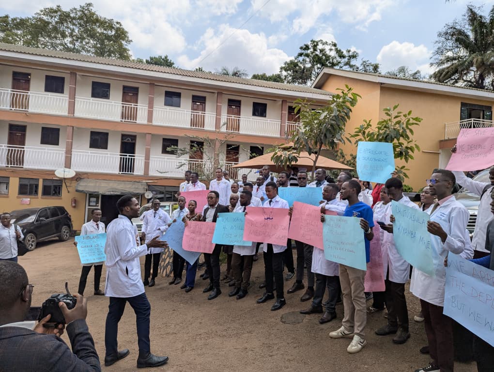 JinoD13's tweet photo. Us the medical interns are not taking silence as an answer. Join us as we match the streets to the Ministry of health. 
#boycottinduction
#payallmedicalinterns
#notoslavery https://t.co/hC34eZPQUr