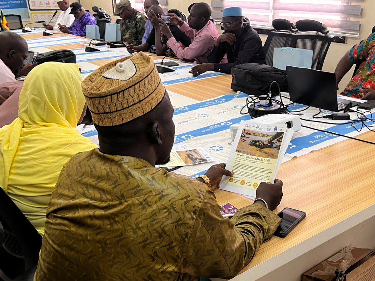 planetGOLDMali's tweet photo. ✨ Top départ à #Koulikoro🇲🇱 !

Le 1er lancement officiel régional de #planetGOLDMali, c’est :
👥 30+ participants mobilisés
🤝 Une forte mobilisation des acteurs locaux
🌍 Un objectif commun : accélérer la transition vers une exploitation de l’or sans mercure.

 #OrSansMercure https://t.co/dHHtY3QqDR