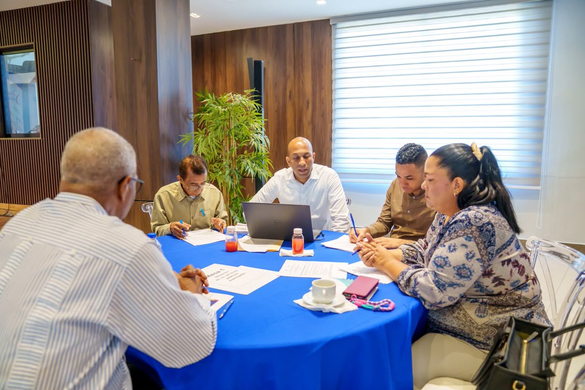 fsolidaridad's tweet photo. Más de 20 organizaciones de la sociedad civil participaron en el Diálogo Municipal, impulsado por  Fundación Solidaridad y @LigaMunicipalRD, para aportar propuestas al Plan Estratégico de la Municipalidad 2027–2031. 🤝🏽

#ParticipaciónCiudadana #DiálogoMunicipal https://t.co/SLP65IdzaM
