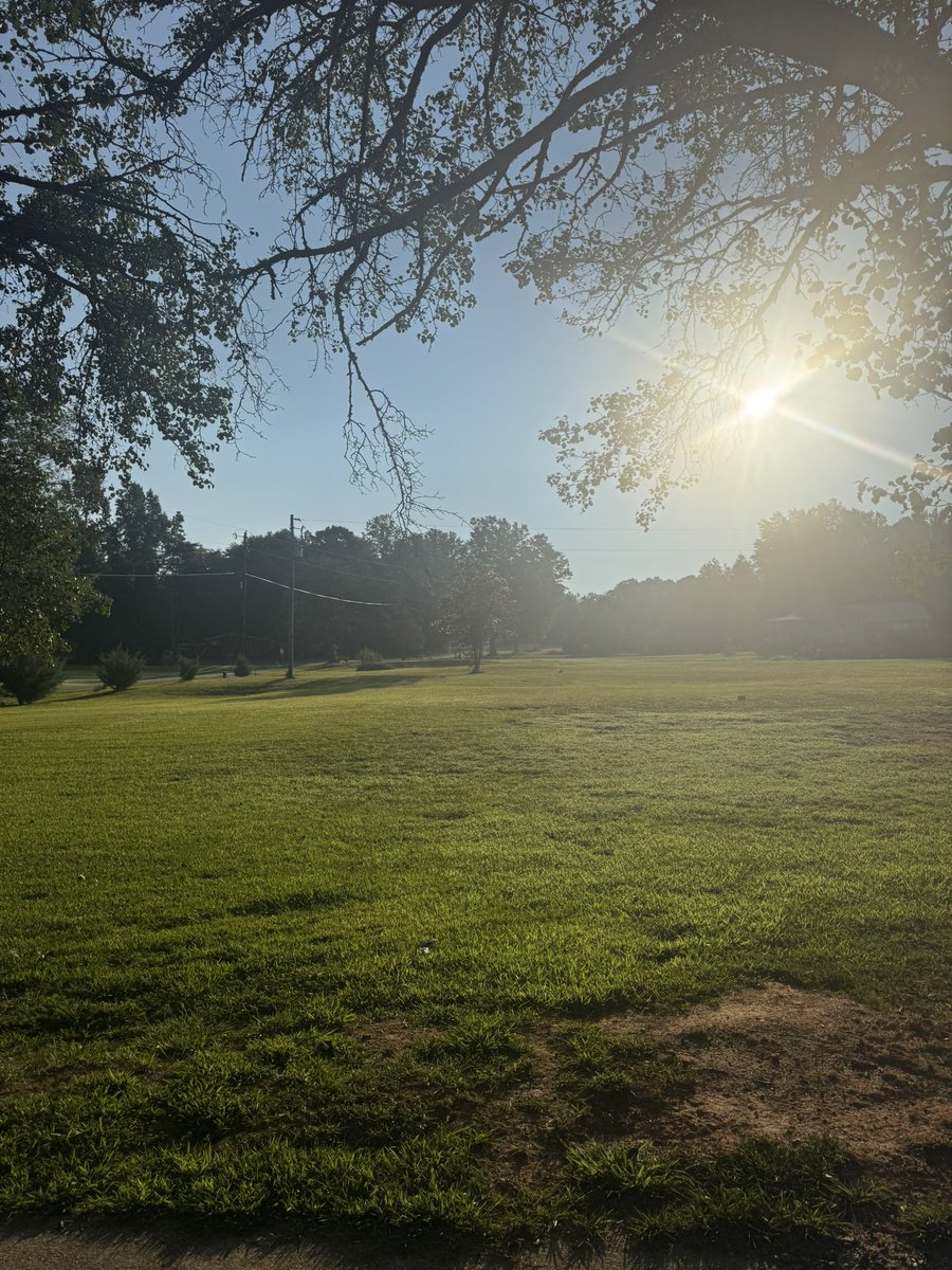 RiseShineJenny's tweet photo. 4 miles to kick off my long day. I get to meet my 25 students today! Canβt wait!
#FitLeaders
#BoycottAverage https://t.co/MkR4JOqsFA