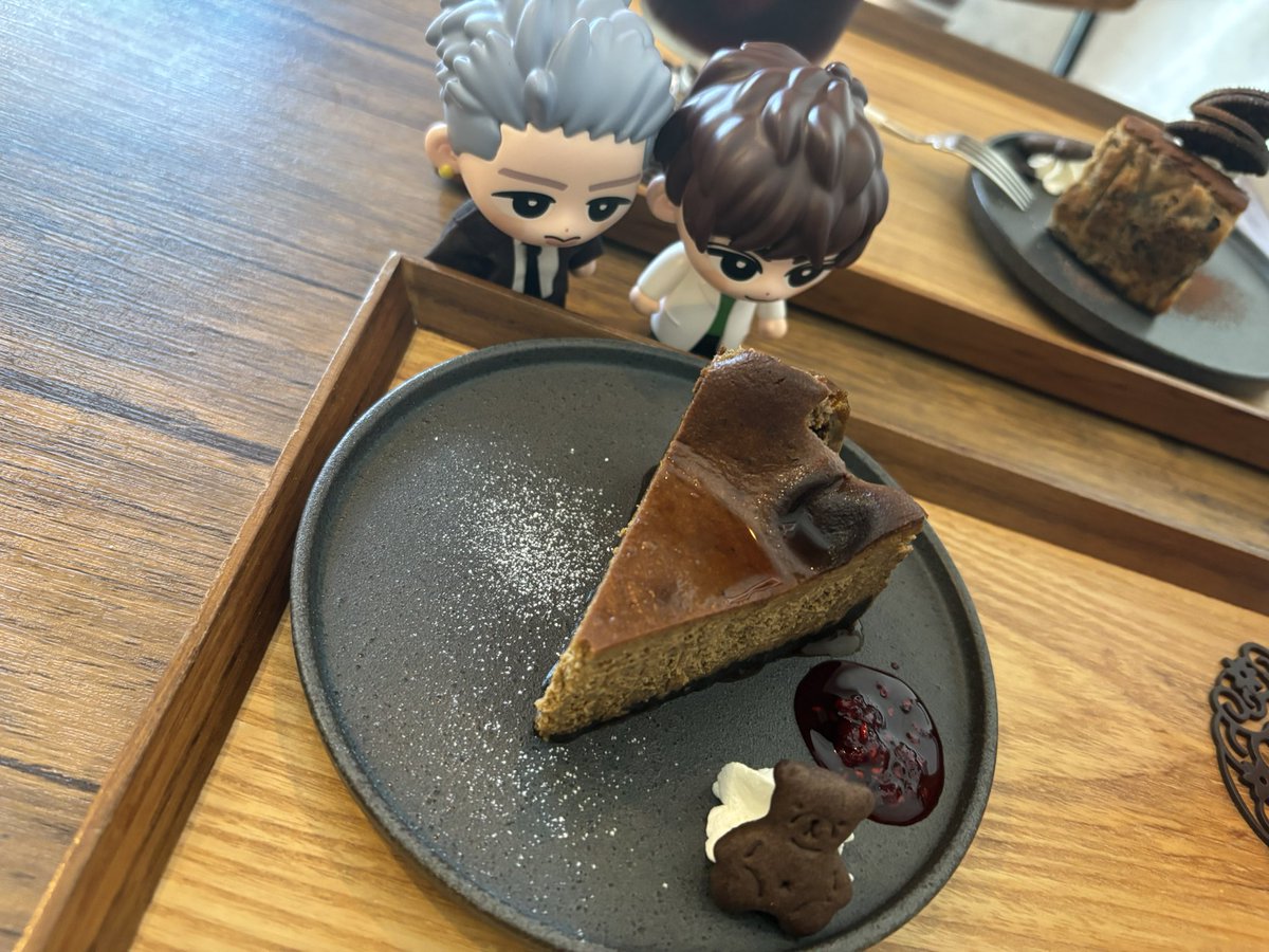 strk2181_6's tweet photo. 他G推しの舞台行く予定が交通事情で行けなくなってヘコんでたけど、岩本担がずっと行きたかったカフェ連れて行ってくれてカラオケですの歌いまくってプレ味な誕生日になった😭✨✨✨✨✨ありがとう〜💛💚💛💚💛💚 https://t.co/2blzc6gXFM