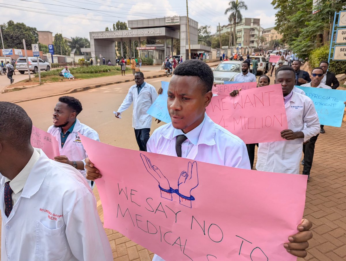 OchiengJos70609's tweet photo. 🚨 BREAKING NEWS : JUST IN ❗️‼️

>>Uganda’s Medical Interns Take to the Streets over allowances Before their Induction day &commencement of Work/internship in August

In a few days, these young doctors are expected to report to hospitals across the country and dedicate the next year of their lives to caring for the sick.

They will miss meals.
They will miss sleep.
They will work through nights,miss functions,work weekends& public holidays.
They will hold the hands of mothers in labor, comfort grieving families, and fight to save lives in overcrowded wards.

Yet before they can even begin, they are forced onto the streets to fight for a promise that was already made by the president of paying interns their allowances.

This is not just a protest.

It is the cry of a generation of doctors asking to be treated with the same dignity they are expected to give every patient they serve.

A nation that asks its doctors to sacrifice everything should not ask them to start their journey with broken promises.

The white coats on our streets today are not a sign of rebellion.

They are a sign of disappointment.

Qns: Is asking for allowances,the money to cater for their internship too much?

Is 4M per an intern too much ?

Lets not forget,Their fellows who did arts completed school longtime, but they chose to sacrifice, and follow their dreams ,what is ministry of health trying to tell the incoming generations of sciences 

#PayAllMedicalInterns #SaveLives #HonorThePromise #KeepThePromise