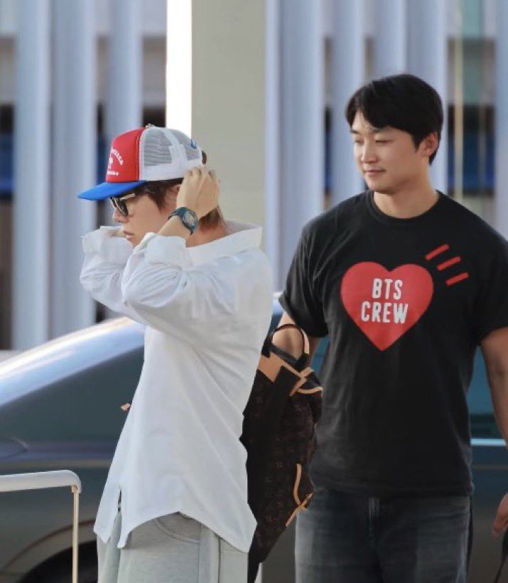 JHPOPBASE's tweet photo. HUMAN MADE designed custom T-shirts for the BTS crew. https://t.co/C2HQ5cVxhW