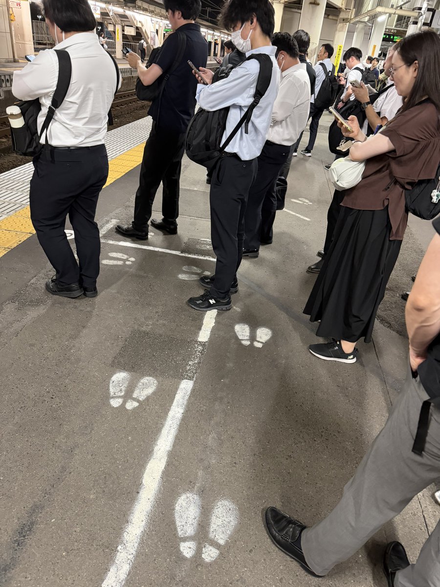 Az__BanG's tweet photo. コイツら揃いも揃ってキチガイかよ https://t.co/rlATkF8rDK