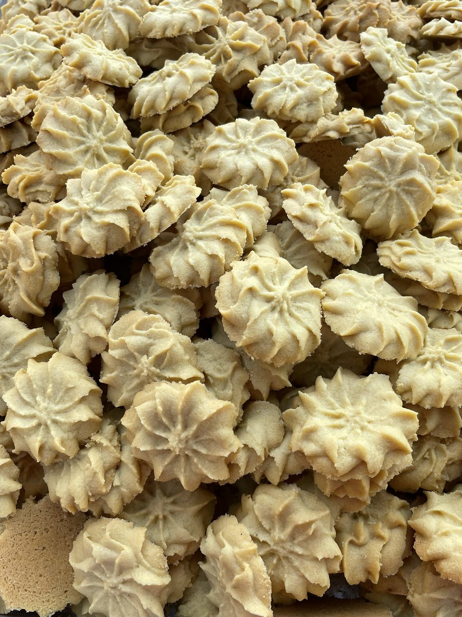 Cakes_by_Sixpee's tweet photo. Afternoon deal!
Fastest fingers!
Get all 6 
10pcs oatmeal cookies 
20pcs butter cookies 
Vanilla fresh yogurt 
Strawberry fresh yogurt
Banana fresh yogurt 
300ml Sobolo 
Ghc130 https://t.co/nzoGUhs5ge