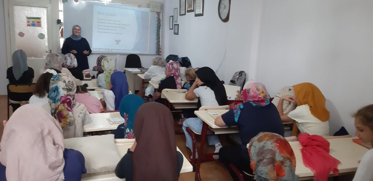 gzmrmftlk's tweet photo. "AİLE SEMİNERLERİ"

Gaziemir Müftülüğü Aile ve Dini Rehberlik Bürosu faaliyetleri kapsamında İlçe Vaizleri Ayfer SİVARİ ve Zeynep ALTUNÇ tarafından Merkez Cami ile Kömürcüler Cami yaz kuran kursu öğrencilerine yönelik "Mahremiyet Bilinci" konulu seminerler gerçekleştirildi. https://t.co/l8jtgZp238