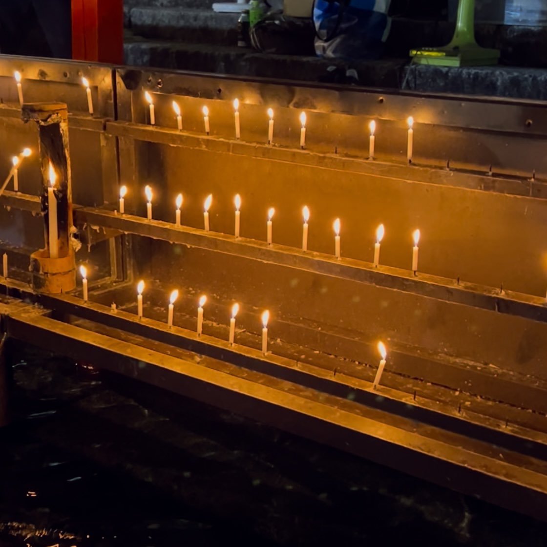 kyoto_log's tweet photo. 下鴨神社　みたらし祭

仕事終わりでなんとか間に合った
水がひんやり冷たくて、ず��とちゃぷちゃぷしてたくなる心地よさ

御神水もいただいて無病息災をお祈り🙏🏻 https://t.co/KkG5v4cBnL