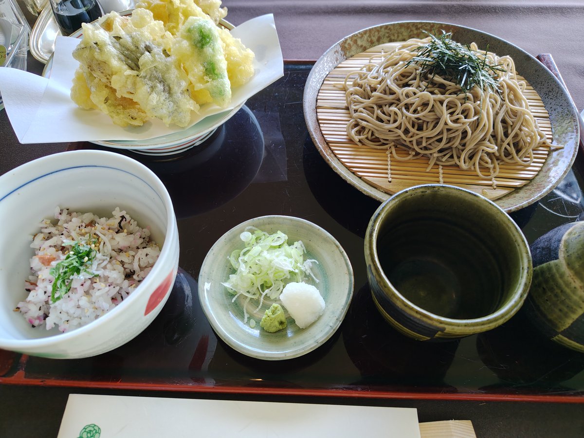 soluey3's tweet photo. 寿司食べて（昨日昼）
肉食べて（昨日夜）
蕎麦食べて（今日昼）
練習（また来てる） https://t.co/GcxThYYJFS