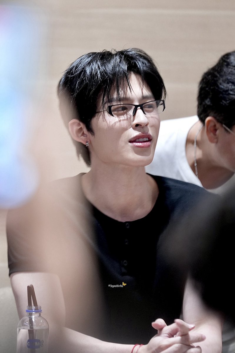 bpaticia's tweet photo. แว่นนนนน มานี่มาาาา 👓

JASPER FLAREY FANSIGN
#งานมหกรรมนิยายนานาชาติ2026xJASPER
#ppnaravit @ppnaravit https://t.co/mtG112vDIi