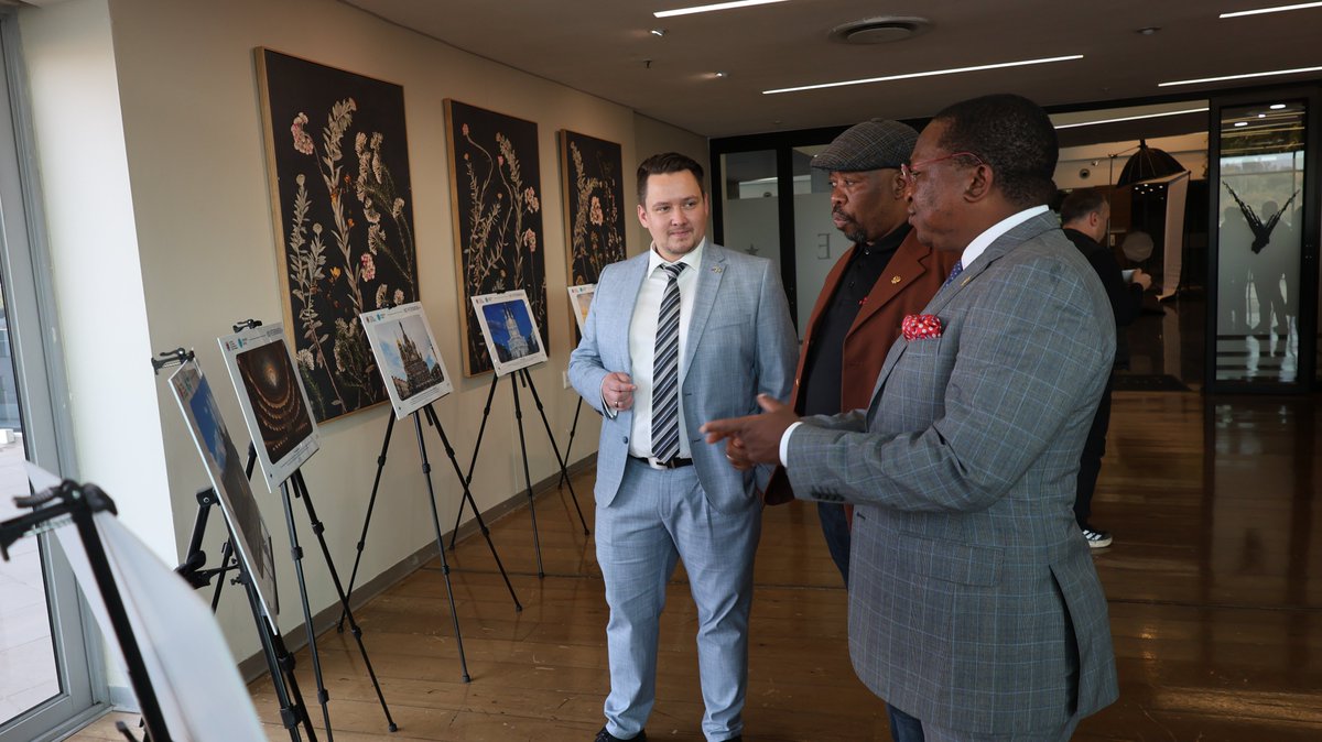 EmbassyofRussia's tweet photo. 🇷🇺🇿🇦 On July 29, Government of St. Petersburg hosted an official reception in Jhb, bringing together Russian &amp; SA officials, diplomats, business, tourism &amp; media representatives

Guests explored exhibitions on St.Petersburg &amp; enjoyed Russian music performed by 🇷🇺 musicians https://t.co/BfA6hw9Wnv