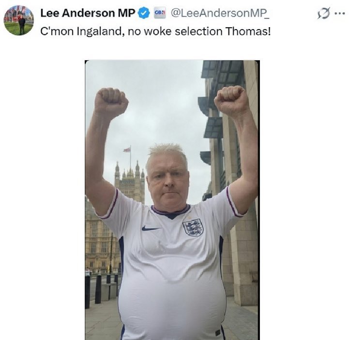 ZainabSwati1's tweet photo. @LeeAndersonMP_ You look like a bacon now you dusty fat swine 🥴 https://t.co/UwUXPqfJaP
