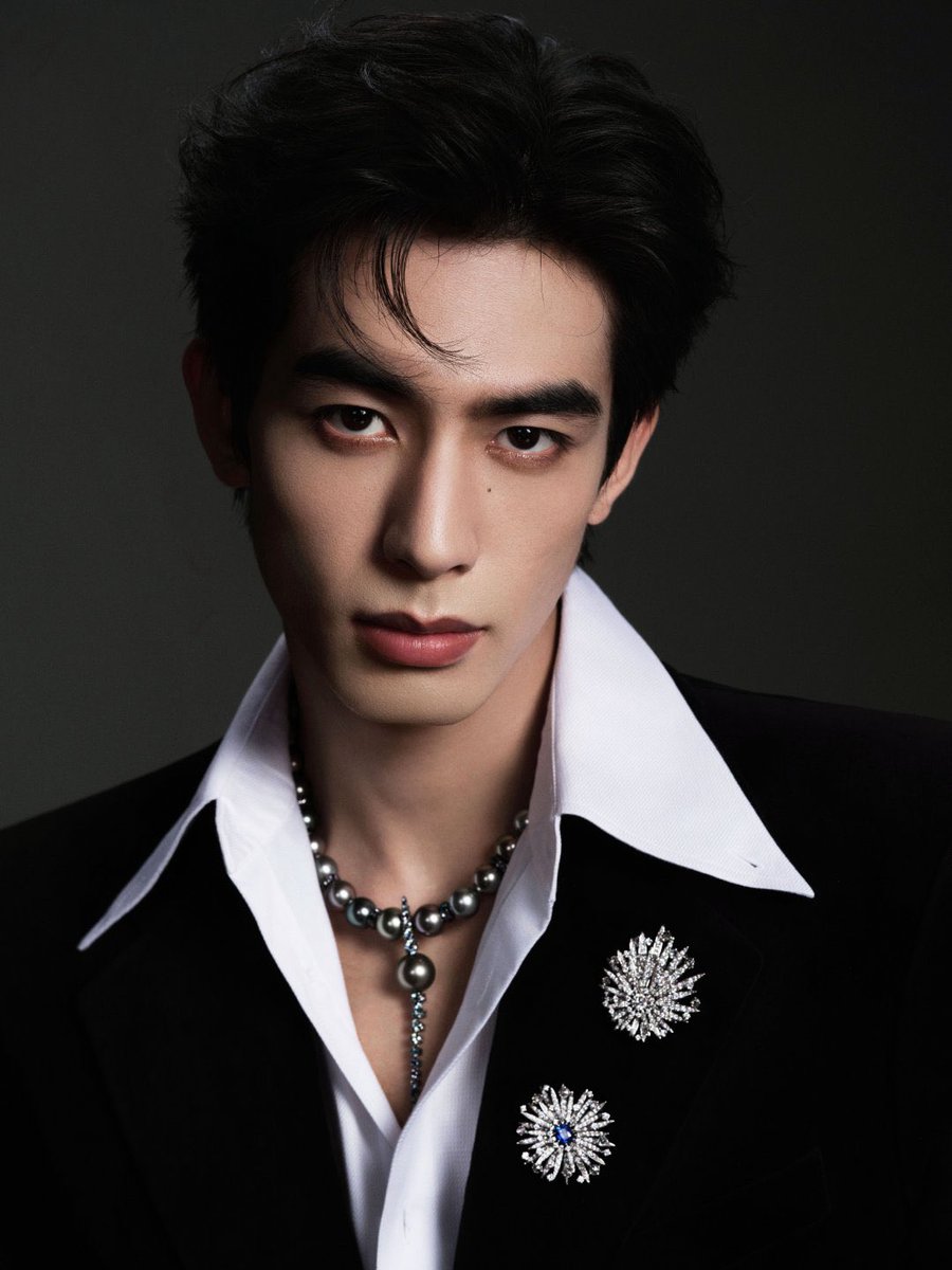 SWL99_update's tweet photo. [260730]

Studio Weibo Update

Mikimoto Global Ambassador Song Weilong | Calm and sharp, carrying an effortless poise with quiet depth.

#SongWeilong #宋威龙 #송위룡

1/4 https://t.co/IXWztAYMYD