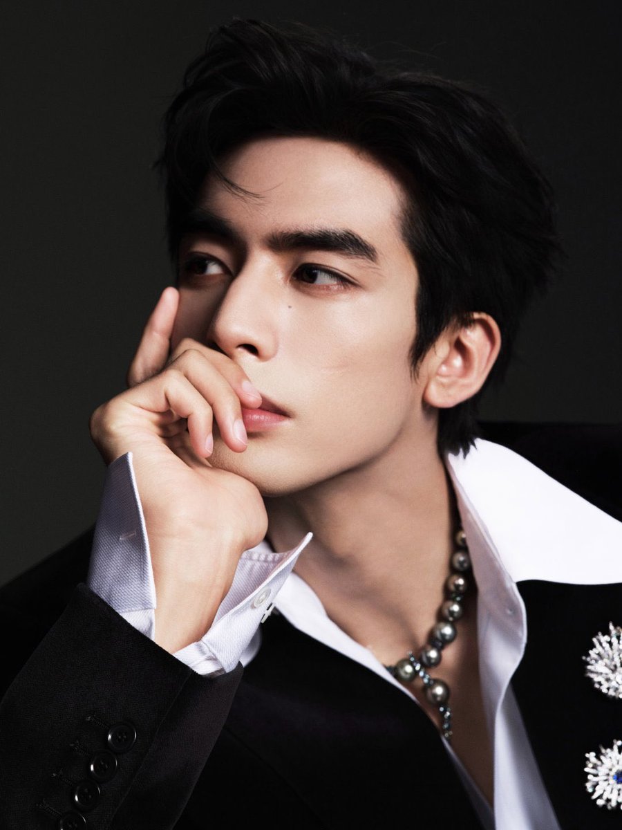SWL99_update's tweet photo. [260730]

Studio Weibo Update

Mikimoto Global Ambassador Song Weilong | Calm and sharp, carrying an effortless poise with quiet depth.

#SongWeilong #宋威龙 #송위룡

1/4 https://t.co/IXWztAYMYD