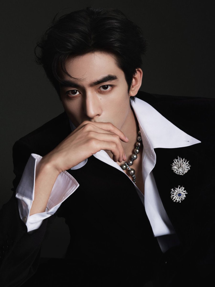 SWL99_update's tweet photo. [260730]

Studio Weibo Update

Mikimoto Global Ambassador Song Weilong | Calm and sharp, carrying an effortless poise with quiet depth.

#SongWeilong #宋威龙 #송위룡

1/4 https://t.co/IXWztAYMYD