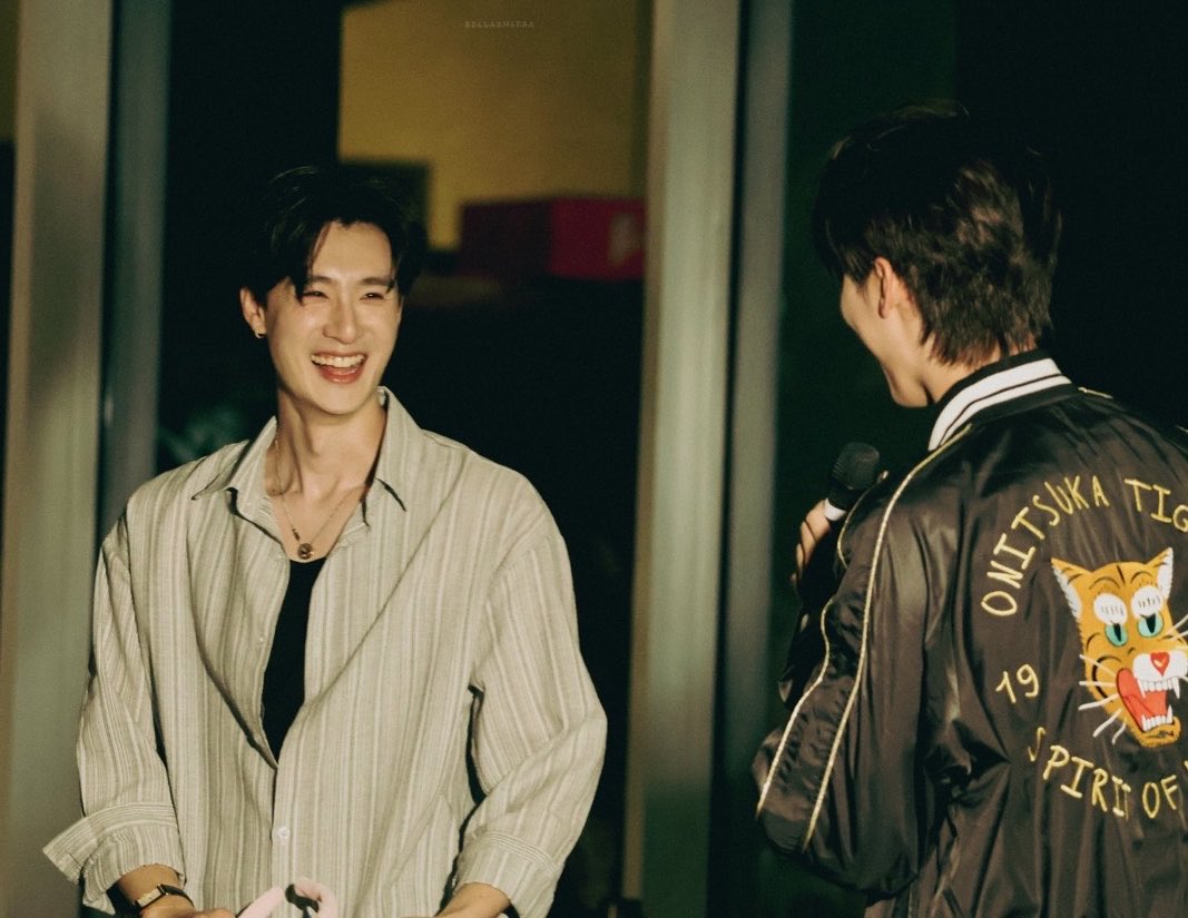 watearsp's tweet photo. ตั้งแต่ i เจอ u นะ i มองคนบนโลกนี้หล่อน้อยลง
จริง ๆ คือแบบว่า u เป็น standard ใหม่ในชีวิต i https://t.co/UKLksYgVYe
