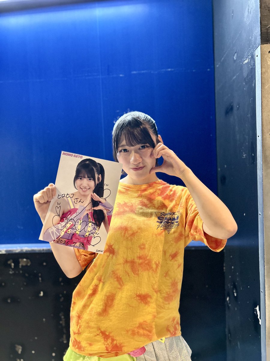 gonen_go's tweet photo. あまりにも面白すぎて、公式戦の選手たちが始まったら全て行きたくなってしまう為
ももりんのサイン会だけ参加して退散してきた。
かわゆい。オーラある。大物の予感！
 #tjpw https://t.co/XGMIDV6lHY