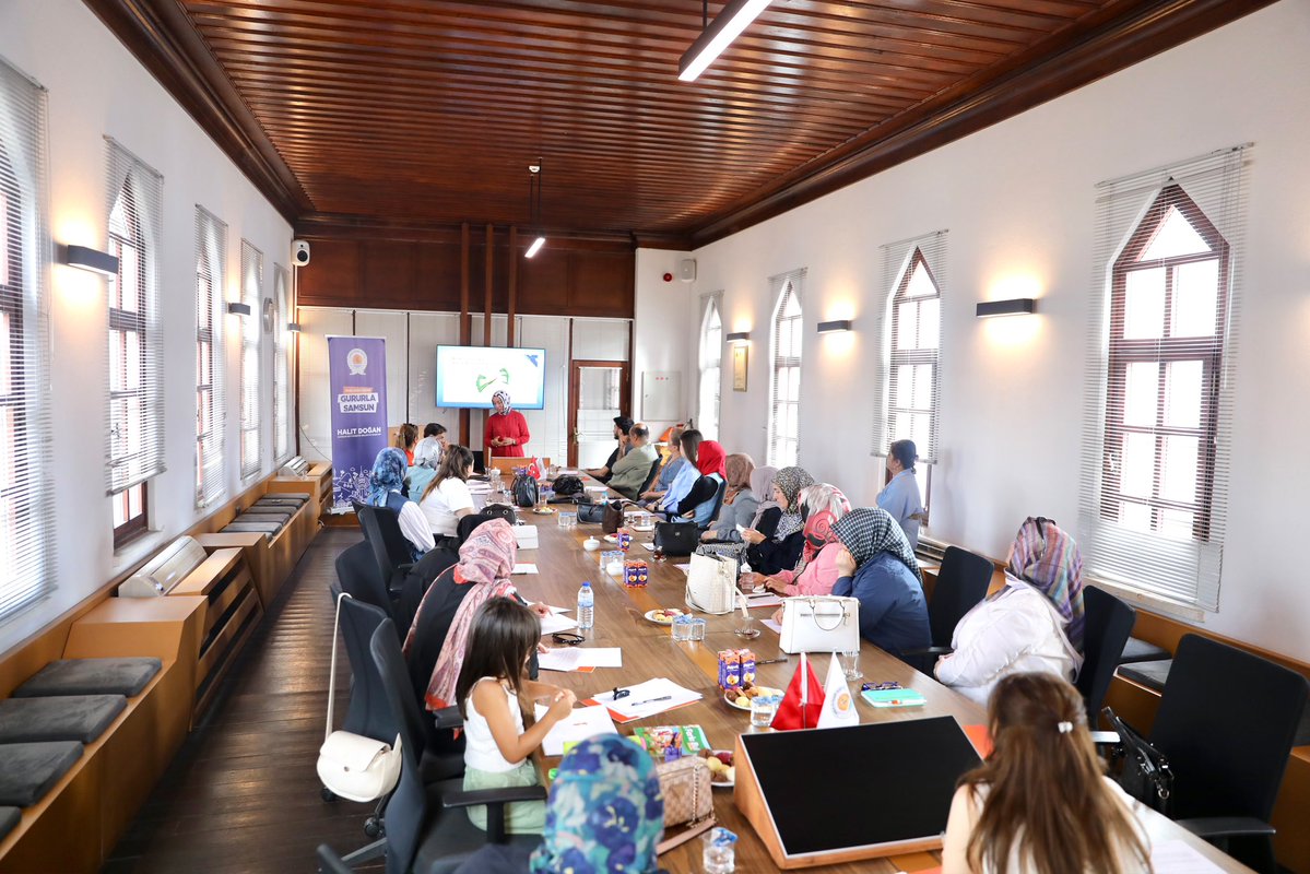 samsunbsb's tweet photo. Bilgiyle güçleniyor, üretiyor ve gelişiyoruz. 😇

Şehrimizde faaliyet gösteren sivil toplum kuruluşlarına yönelik hayata geçirdiğimiz STK Akademi Samsun projemizin açılış programını ve ilk eğitimini gerçekleştirdik. 🗣️💭

Program kapsamında Kafkas Çerkes Kadın Derneği üyeleriyle bir araya gelerek Uygulamalı Girişimcilik ve Finansal Okuryazarlık Eğitimi düzenledik. 📖