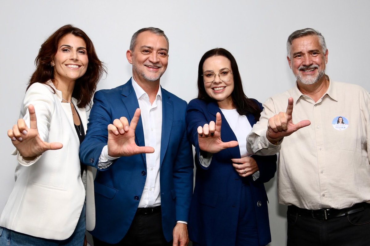 matheuspggomes's tweet photo. O RIO GRANDE PODE SONHAR! ☀️🌹⭐️

Juliana Brizola e Manuela D’Ávila lideram as intenções de voto ao governo e ao Senado no RS.

Brizola tem 22%, Manu tem 12% e Pimenta ocupa o 3º lugar na disputa ao Senado.

E tem mais: Lula pontuou 30% e tem empate técnico com Flávio Bolsonaro.

É possível derrotar a extrema-direita no RS, eleger dois senadores da esquerda e dar a vitória à Lula no nosso estado.

Vamos à luta, povo!