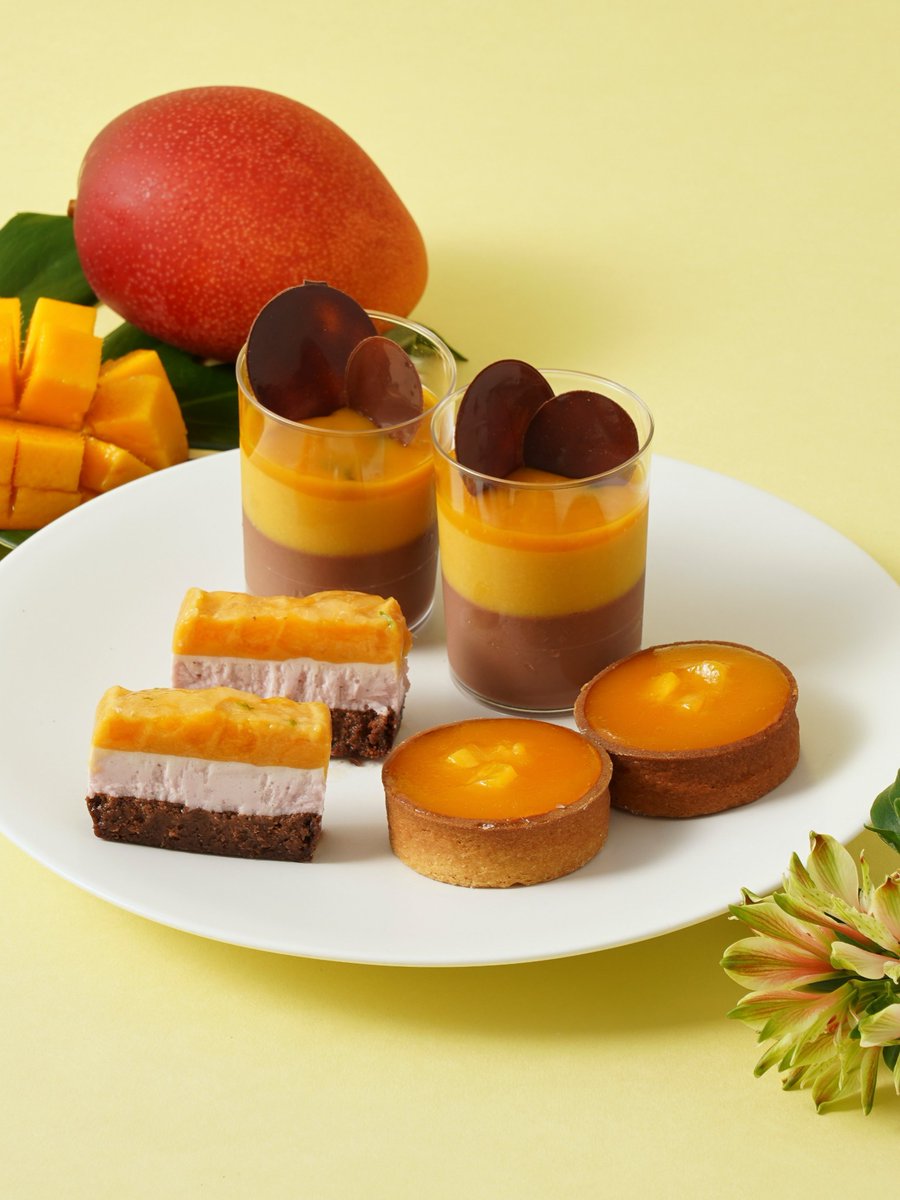 Minimal_tokyo's tweet photo. 今年の夏、チョコレートとかき氷をひとつのアフタヌーンティーで。

完熟マンゴー×チョコレート
麻布台ヒルズ店限定「Summerアフタヌーンティー」

ひんやり楽しむチョコレートかき氷と、名店コラボレーションの本格セイボリー。
夏だけの特別な組み合わせをお楽しみいただけます。

ご予約受付中：
https://t.co/KcpDOvvfb5