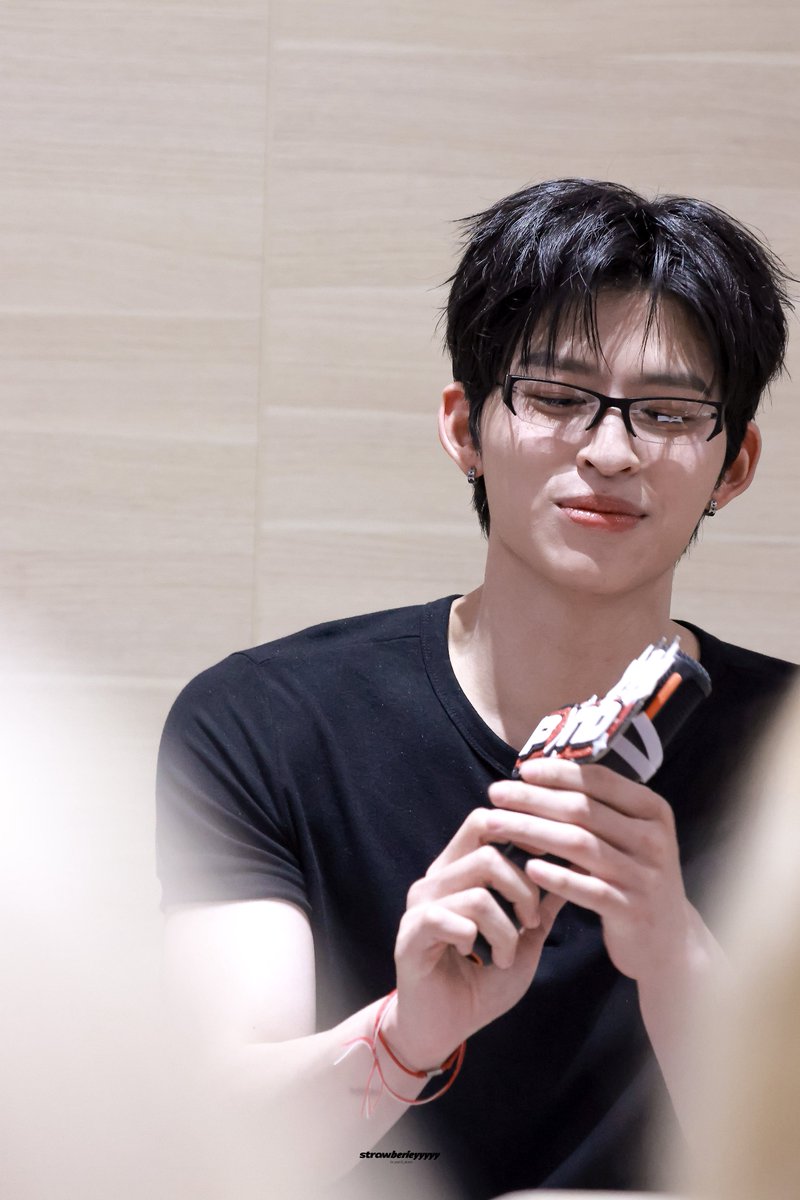 lovenaration's tweet photo. mygoodness pondnara 😭😭😵‍💫

JASPER FLAREY FANSIGN  
#งานมหกรรมนิยายนานาชาติ2026xJASPER https://t.co/5Ld4k32yYr