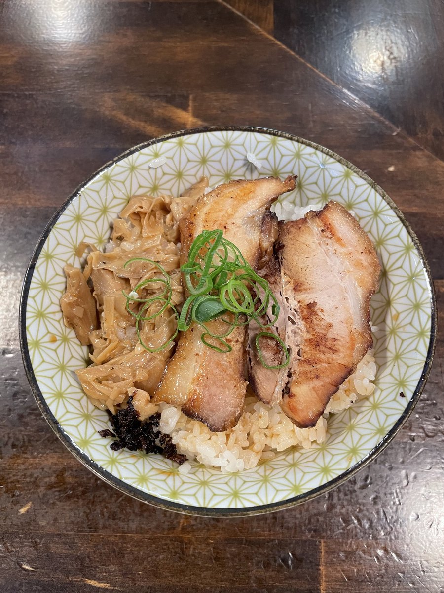 ideal_orange's tweet photo. ▪️自家製麺カミカゼ

▪️戸塚駅

向かい風も悪くない

#カミカゼ
#塩ラーメン

https://t.co/ZYEGYpUgtx https://t.co/1I3LSudIX7