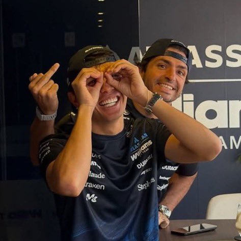 lecomptedelee's tweet photo. LMAOOOO the difference between Lily and Carlos to do the 100 with Alex 😭😭 https://t.co/D6keXrXRg1
