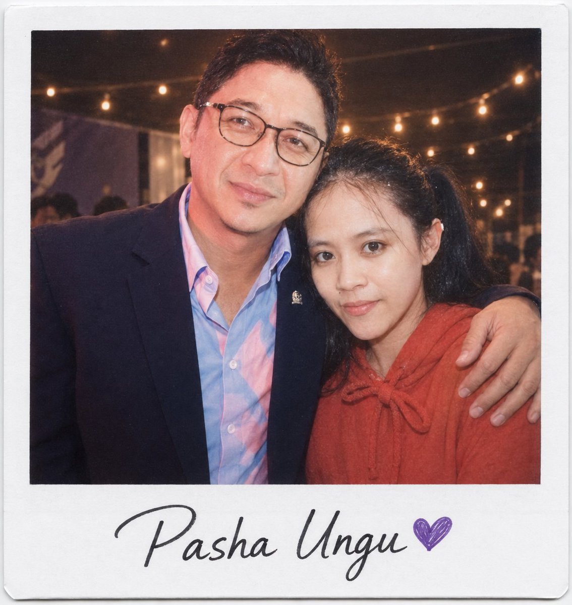earvinaa__'s tweet photo. Belum pernah bertemu secara langsung, tapi karya dan suara Kak @pashaungu_real01 

Semoga suatu hari nanti bisa foto bareng Kak Pasha Ungu secara "LANGSUNG" tanpa editan (AI) . Aamiin. 💜📸

#fyp #pashaungu #pasha #editan https://t.co/a5l7WWGy9y