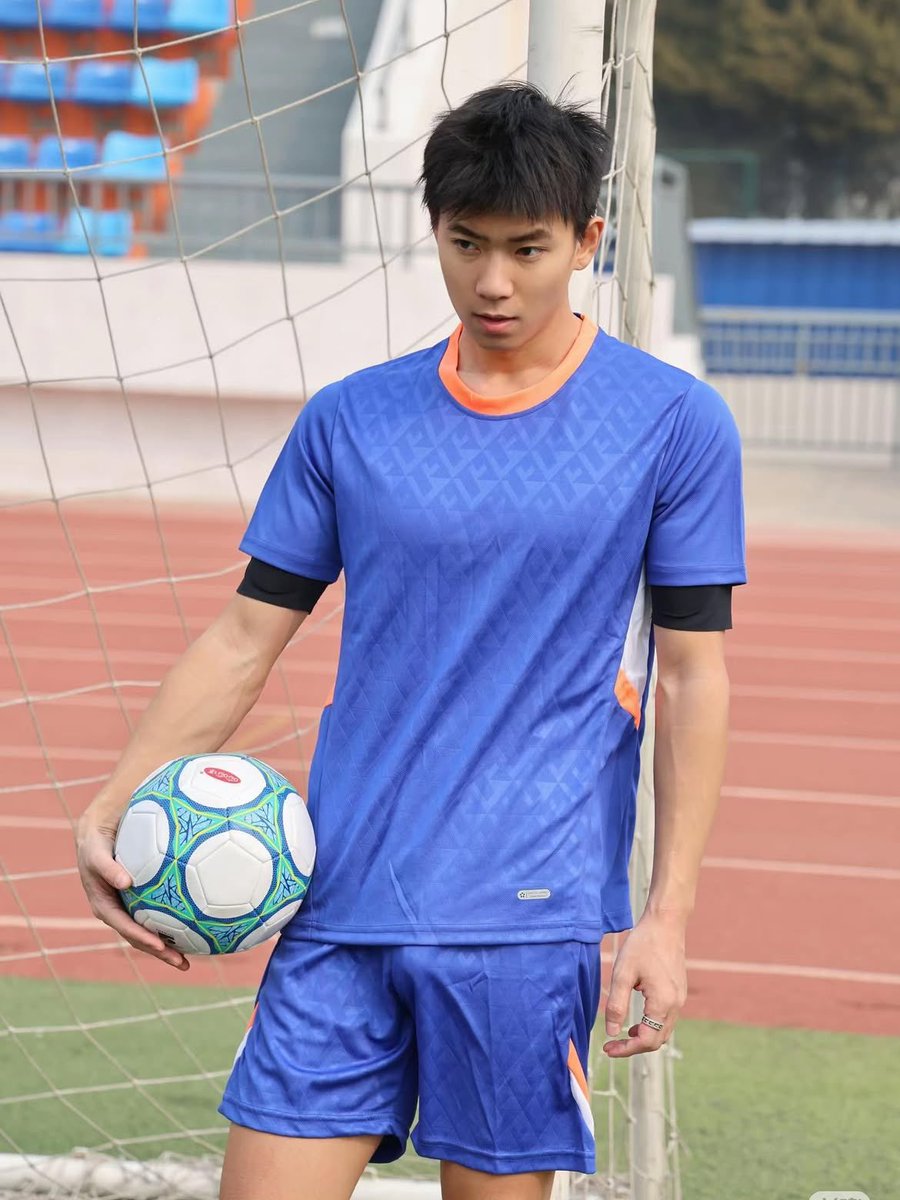 atharva_tejas's tweet photo. Cowok Ganteng suka olahraga itu terlihat lebih attractive. Orang yang rajin olahraga itu badannya pasti bagus, sehat, bugar. Lebih attractive dari sekedar tampan. https://t.co/8obaL01rYO