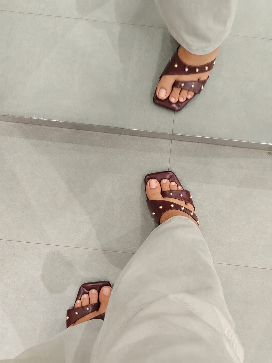 dommepriya's tweet photo. Was trying it out, it was looking good but at the same time was a bit uncomfortable. So I decided not to buy but took a picture because I know my owned one's always wait to worship their heaven👠 https://t.co/MipFupfjdB